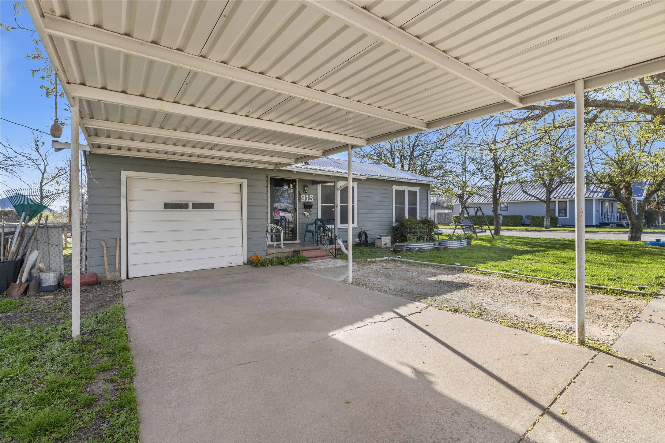 915 S Neches Street Coleman TX 76834