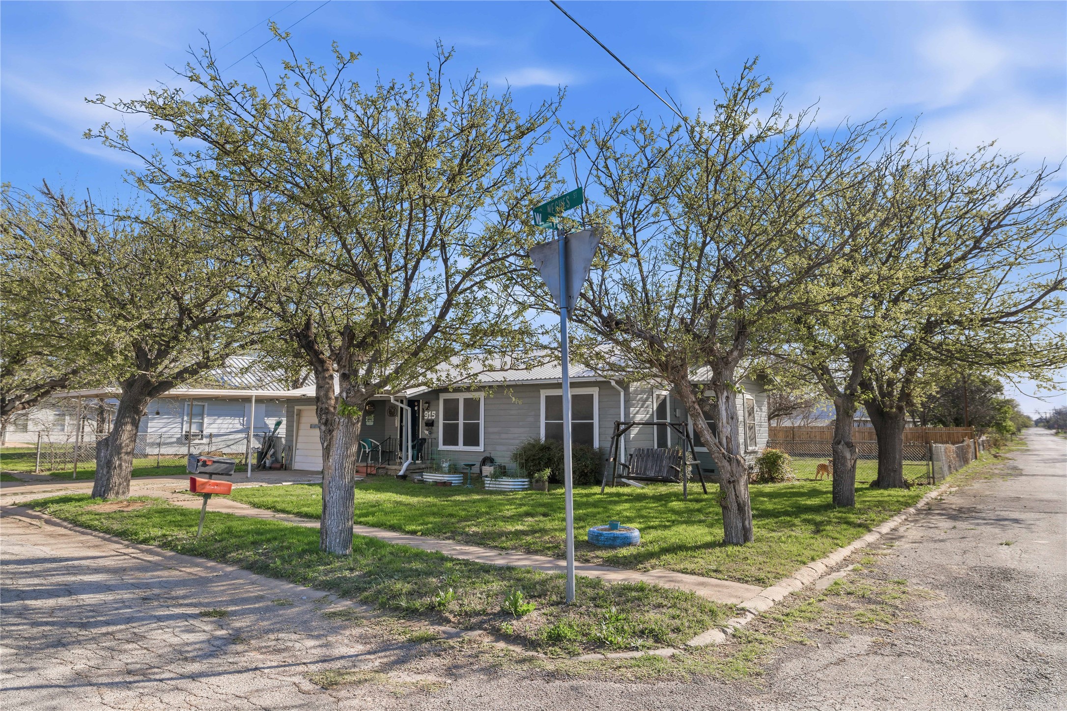 915 S Neches Street Coleman TX 76834