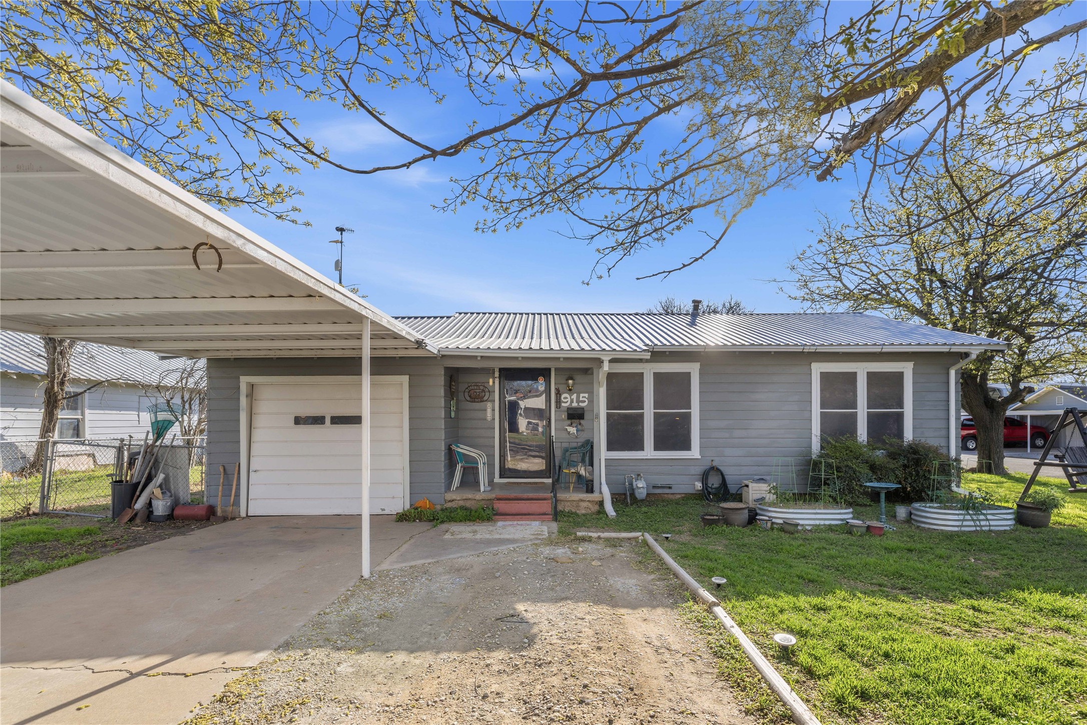 915 S Neches Street Coleman TX 76834