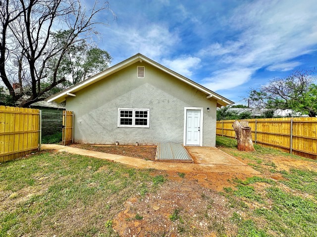 1004 Oak Street Sweetwater TX 79556
