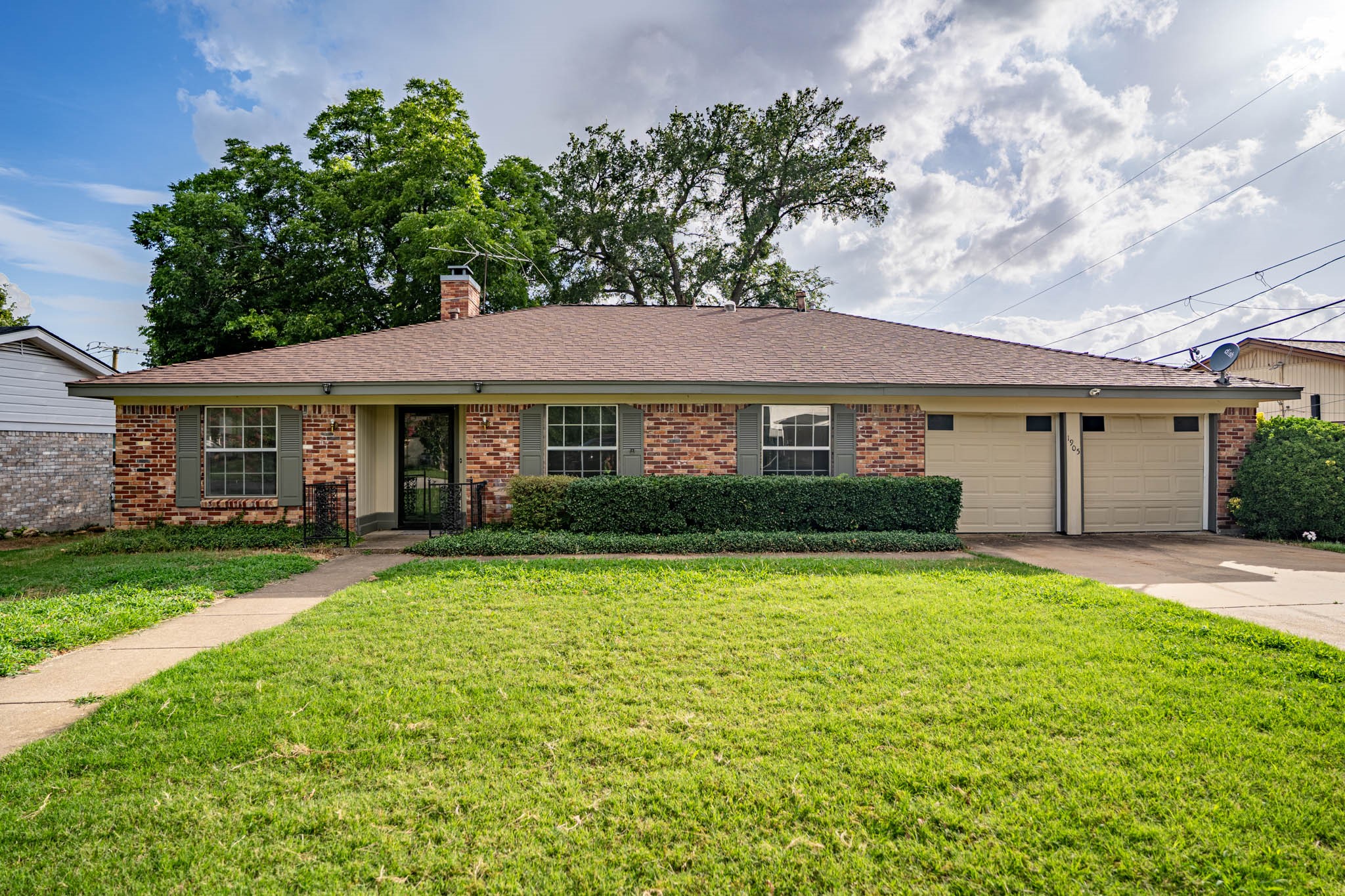 1905 Cimarron Trail Hurst TX 76054