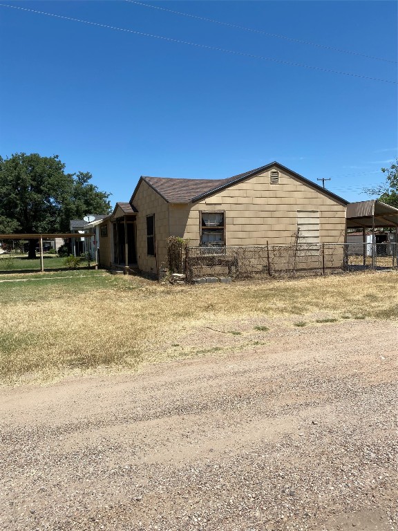 213 NW Avenue J Hamlin TX 79520