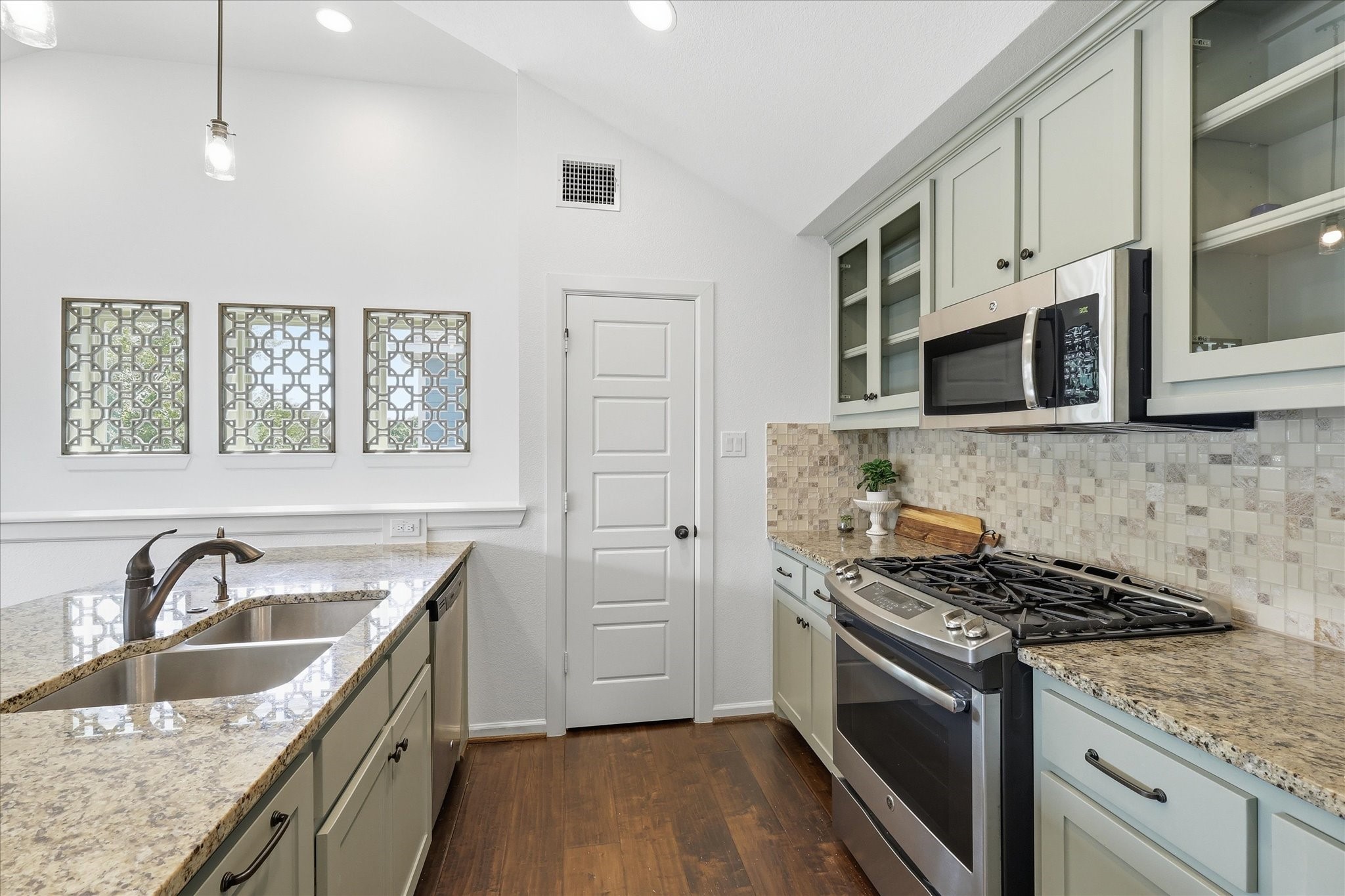 6000 Monterey Mews North Richland Hills TX 76180