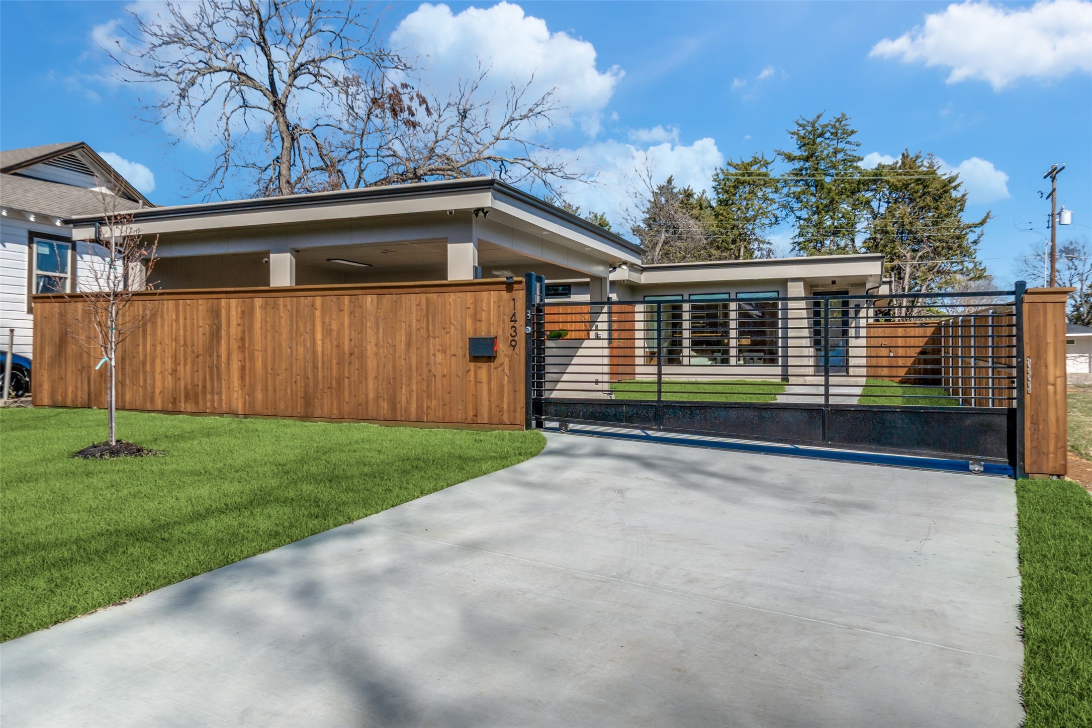 1439 E Louisiana Avenue Dallas TX 75216