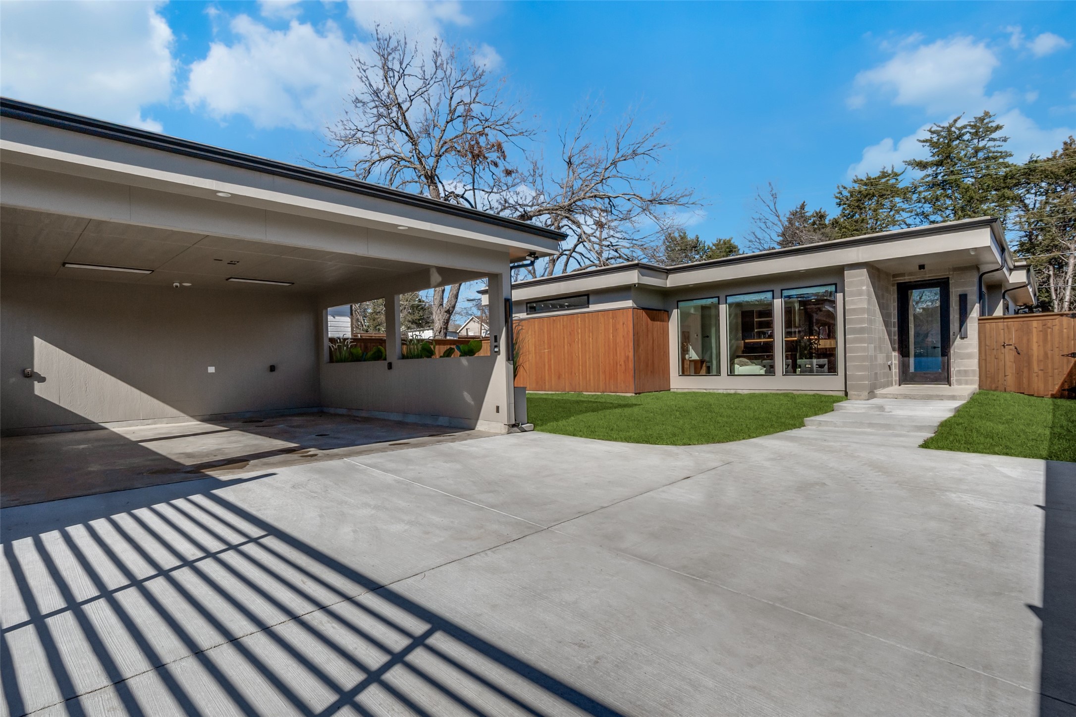 1439 E Louisiana Avenue Dallas TX 75216