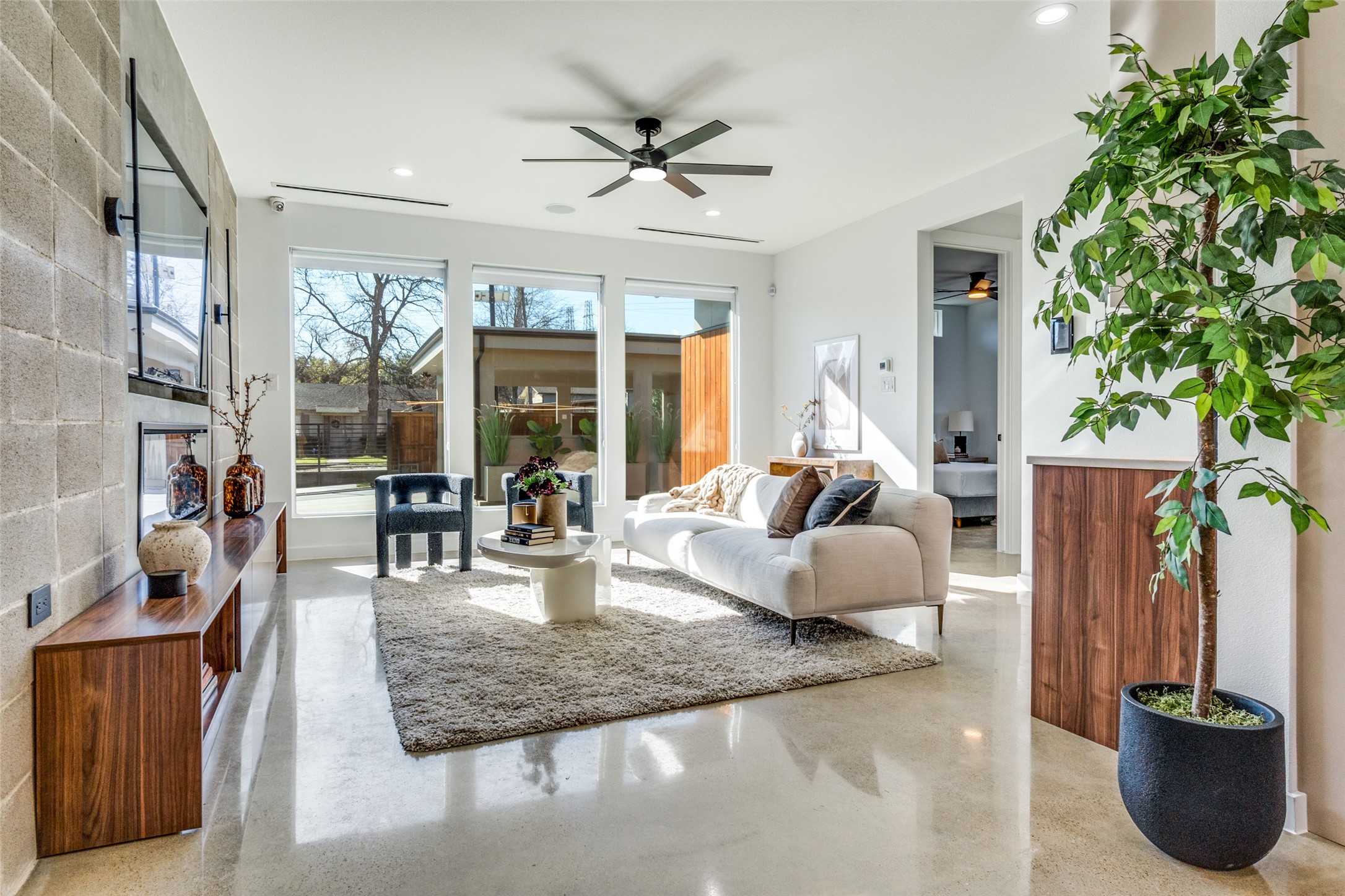 1439 E Louisiana Avenue Dallas TX 75216