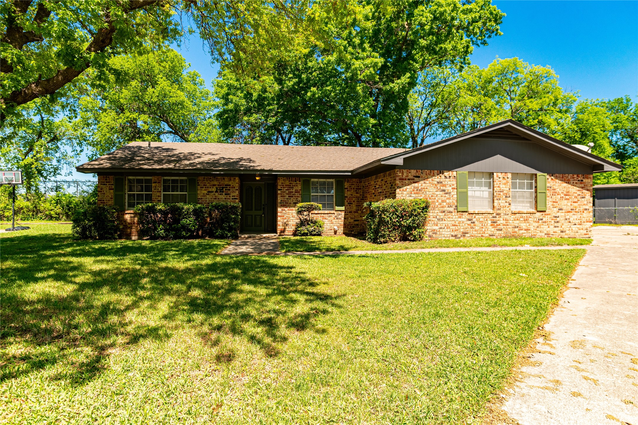 12 Brookhollow Circle Gainesville TX 76240