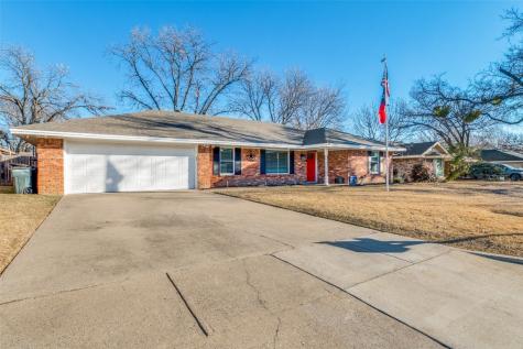 324 Plainview Drive Hurst TX 76054