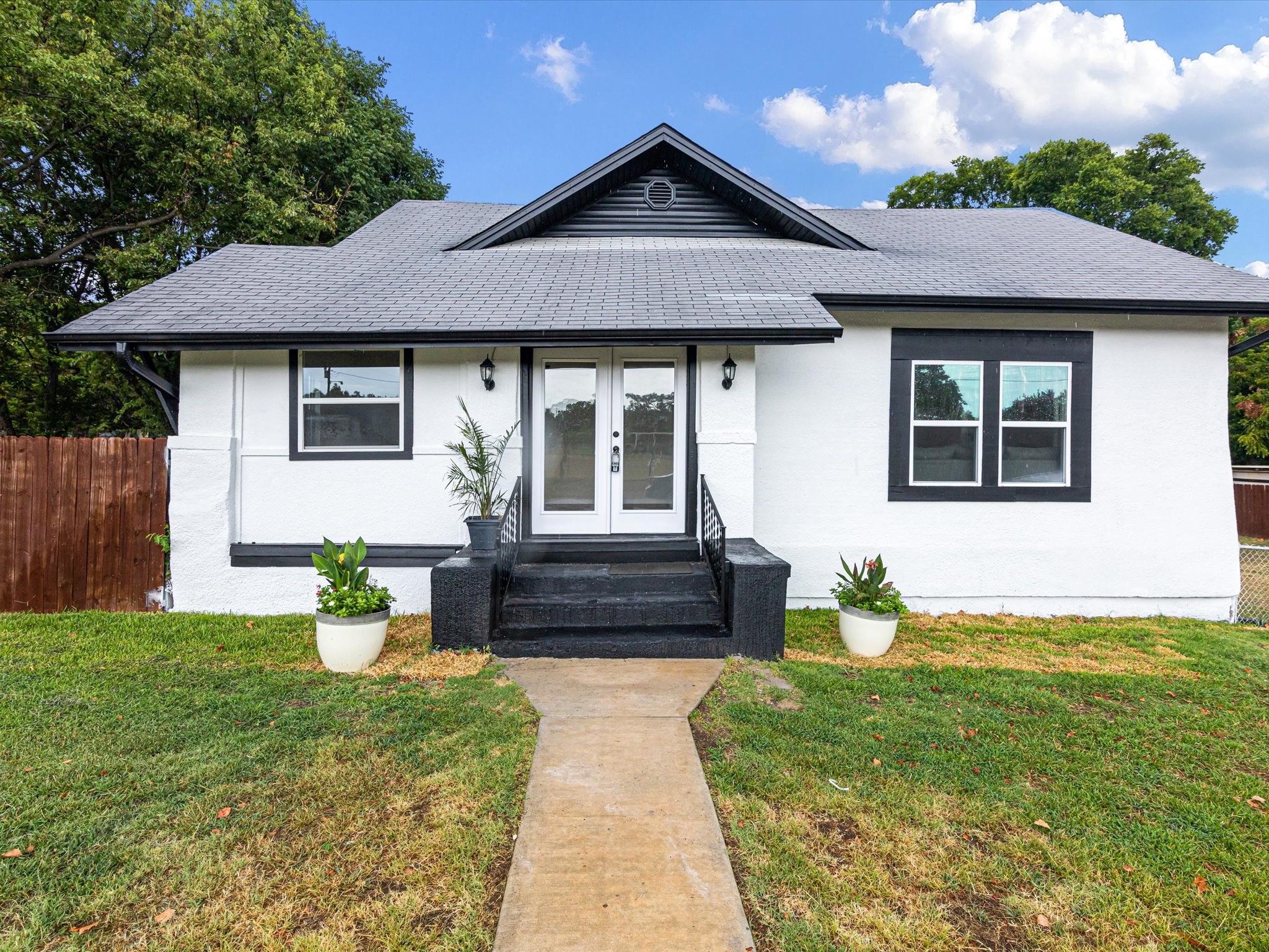 611 Cherry Street Bowie TX 76230