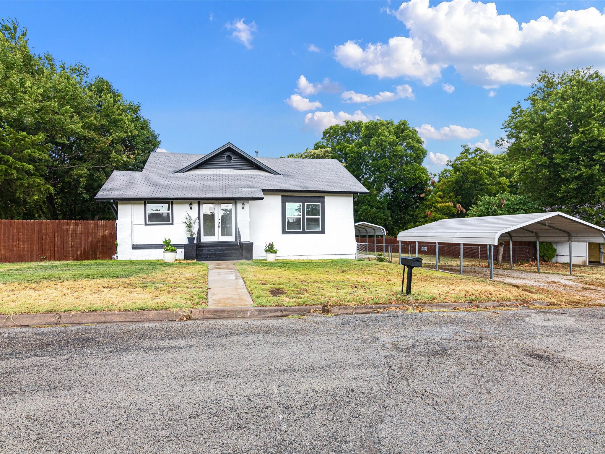 611 Cherry Street Bowie TX 76230