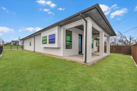 2561 Burton Avenue Fort Worth TX 76105