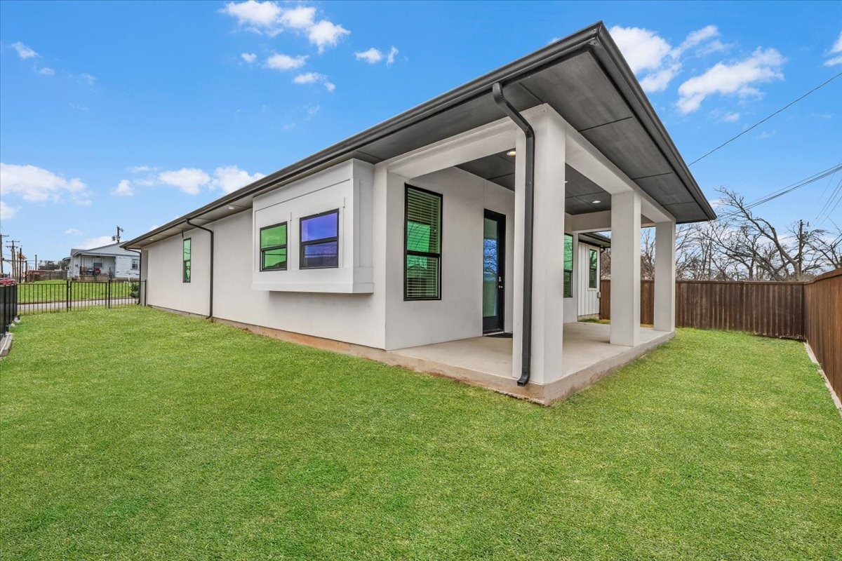 2561 Burton Avenue Fort Worth TX 76105