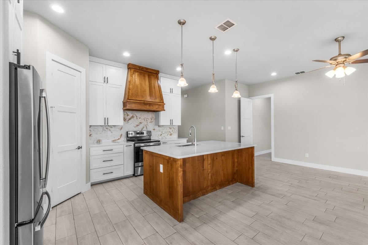2561 Burton Avenue Fort Worth TX 76105
