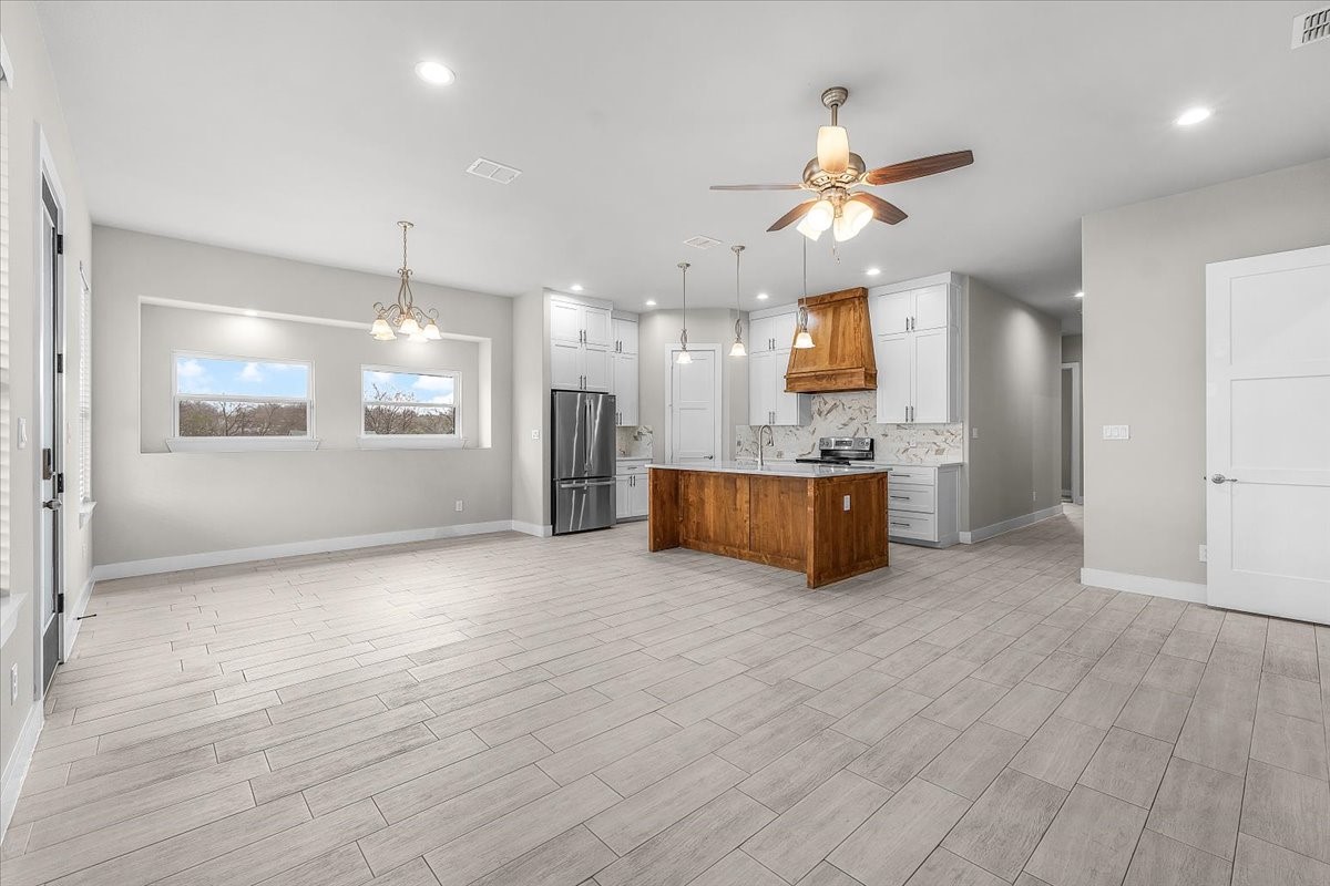 2561 Burton Avenue Fort Worth TX 76105