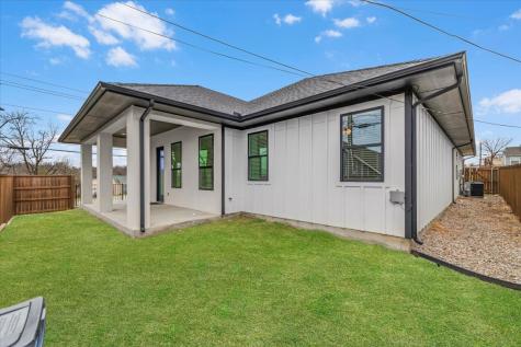 2561 Burton Avenue Fort Worth TX 76105