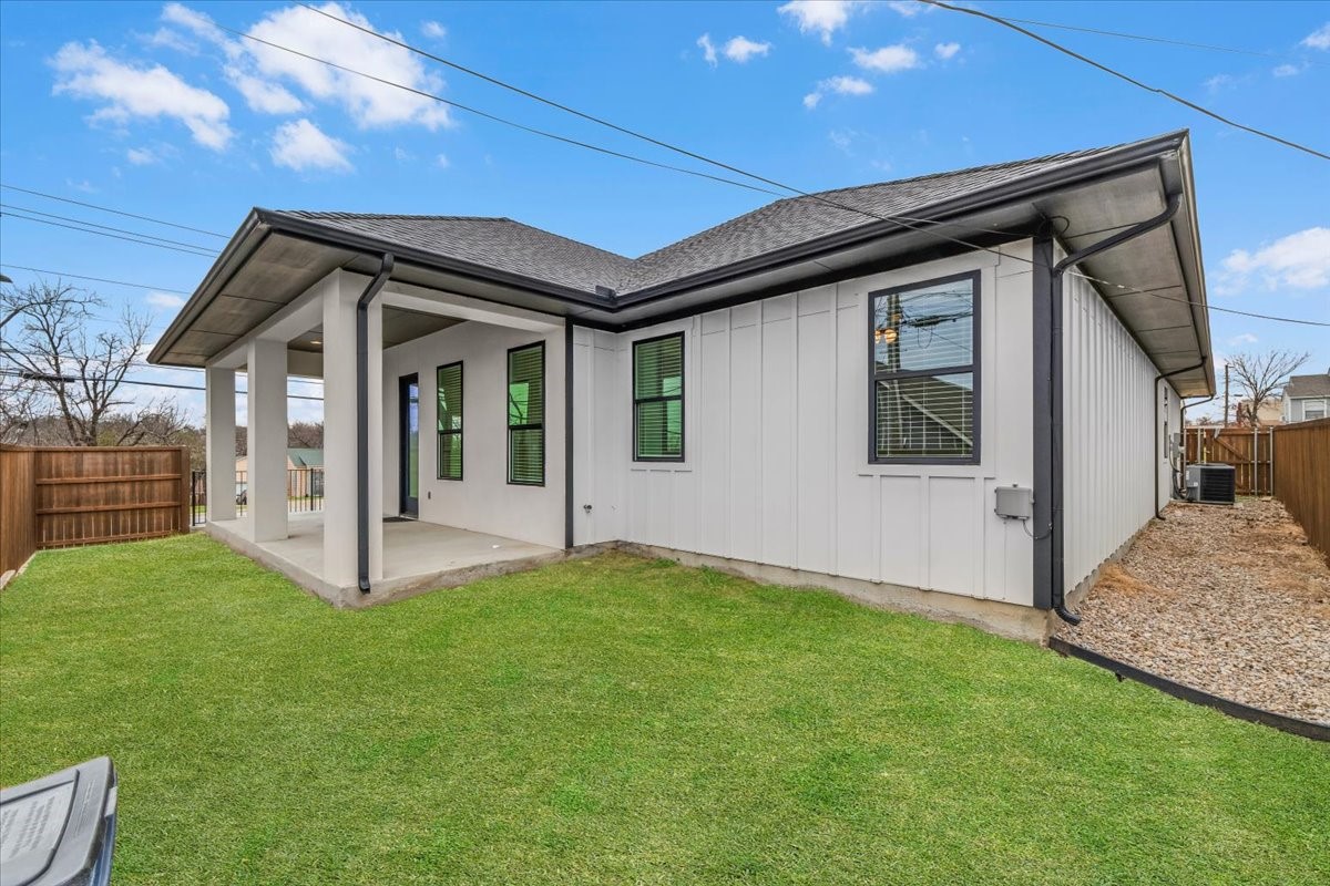 2561 Burton Avenue Fort Worth TX 76105