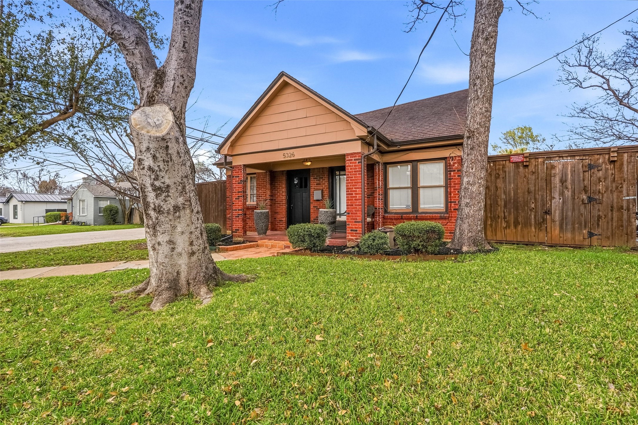 5326 Bradford Drive Dallas TX 75235