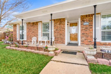 1813 Dodge Trail Grand Prairie TX 75052