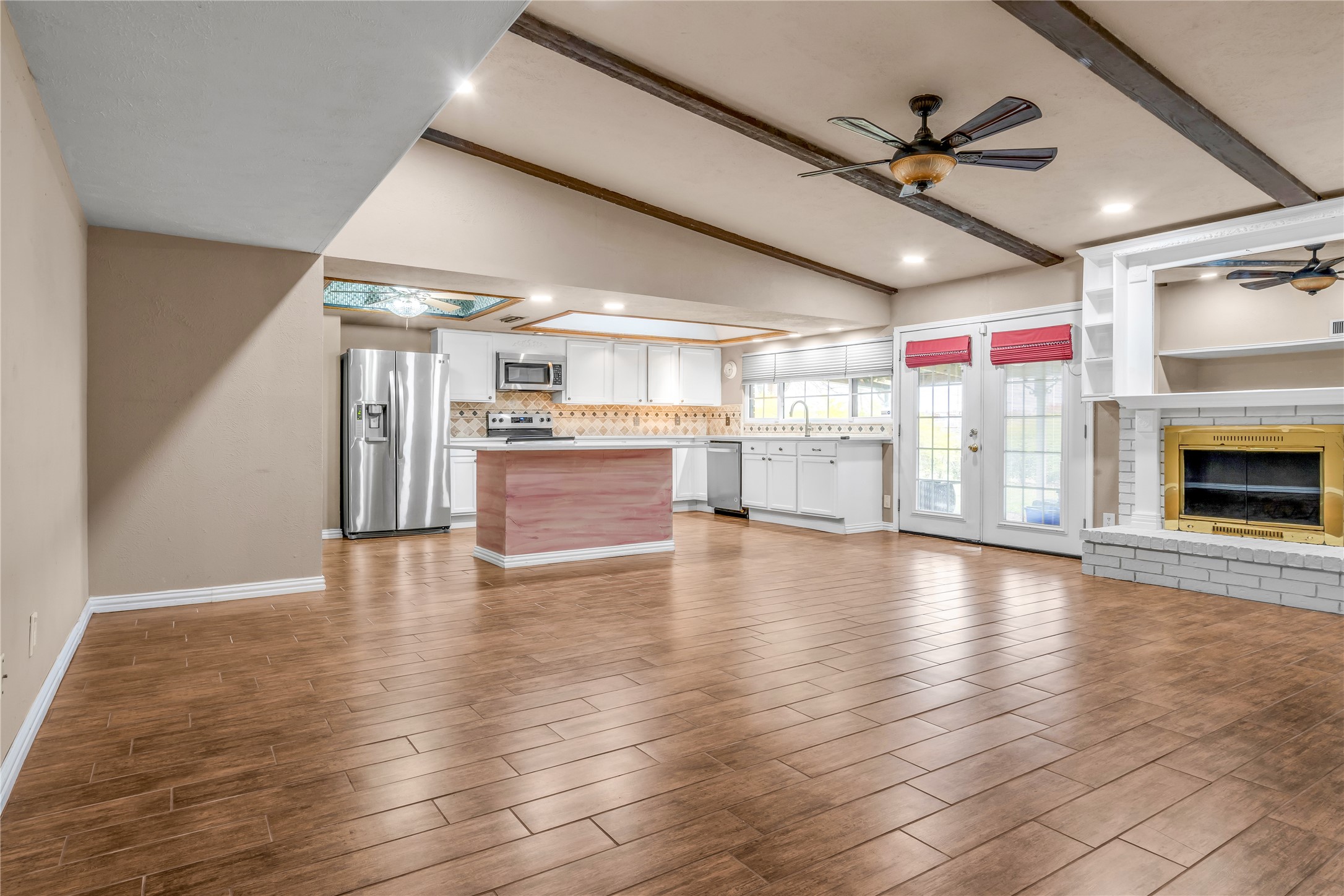 1813 Dodge Trail Grand Prairie TX 75052