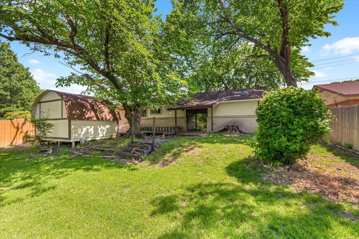 327 E Center Street Duncanville TX 75116
