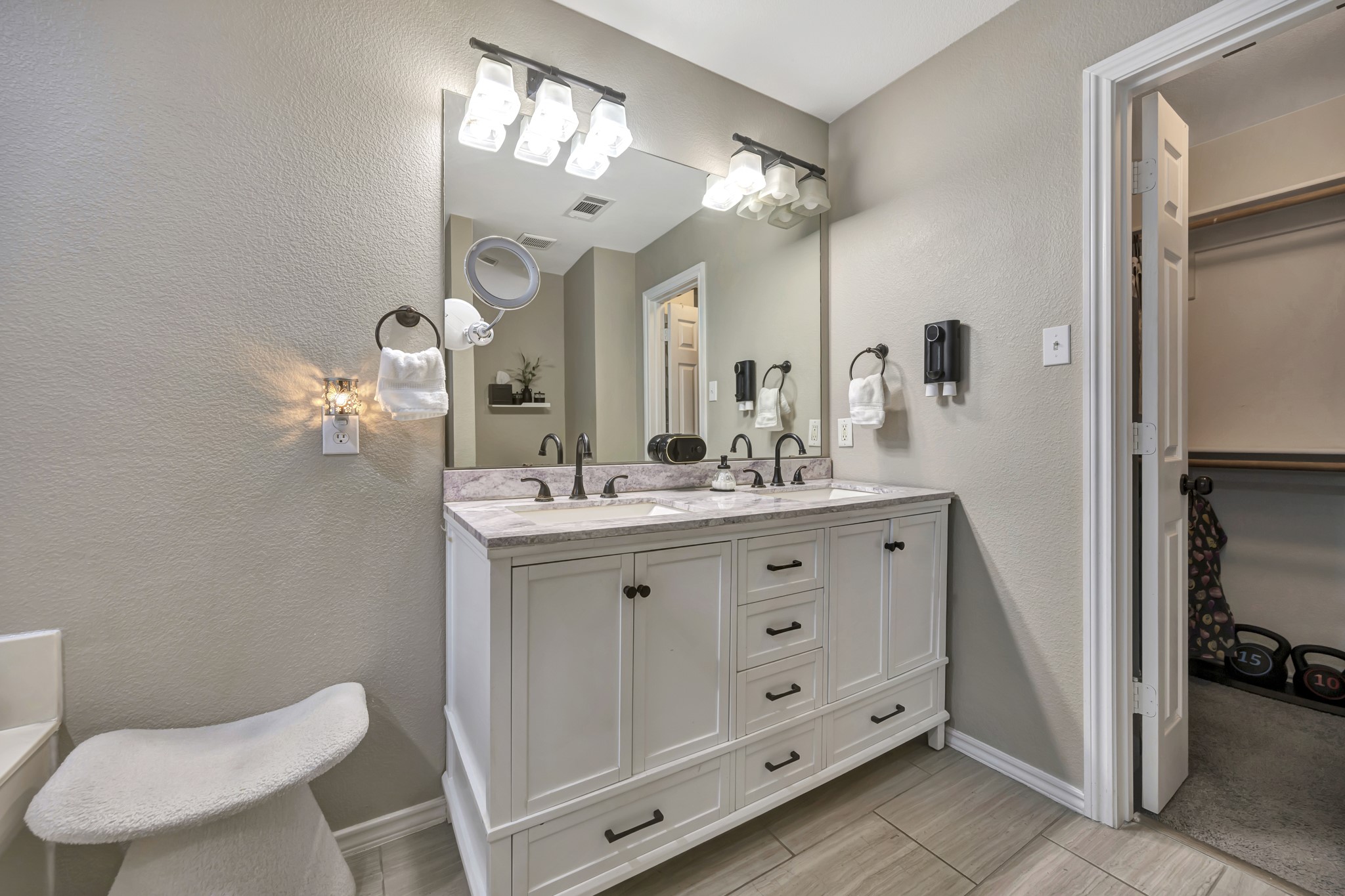 102 Lakeway Lane Justin TX 76247