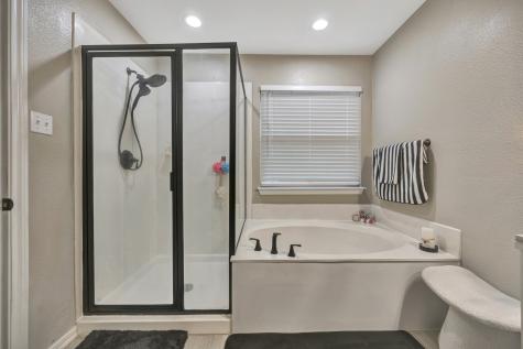 102 Lakeway Lane Justin TX 76247