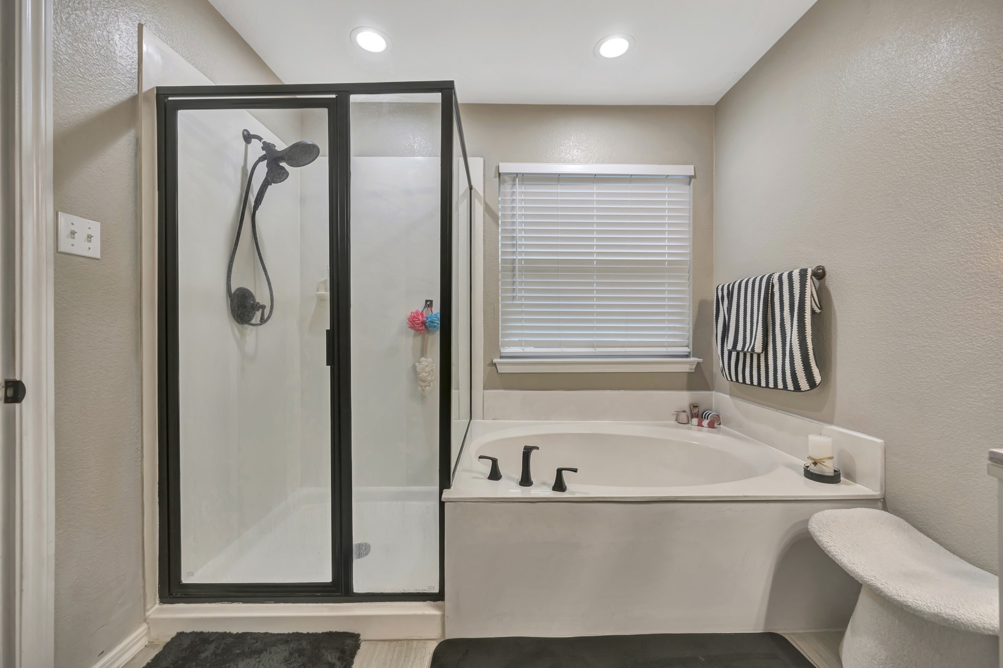 102 Lakeway Lane Justin TX 76247