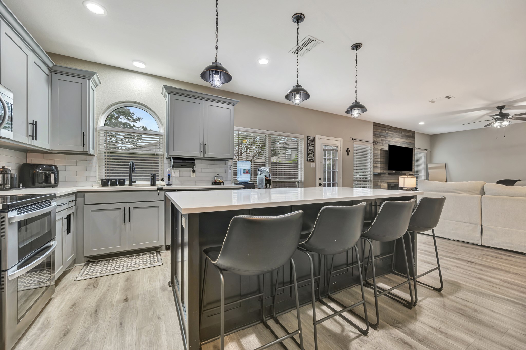 102 Lakeway Lane Justin TX 76247