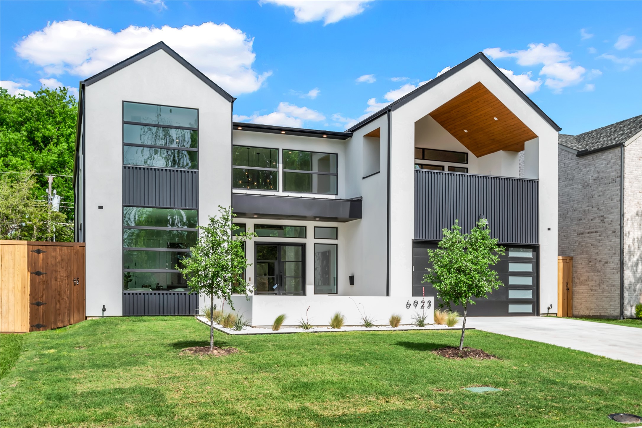 Dallas TX, 6923 Inverness Lane