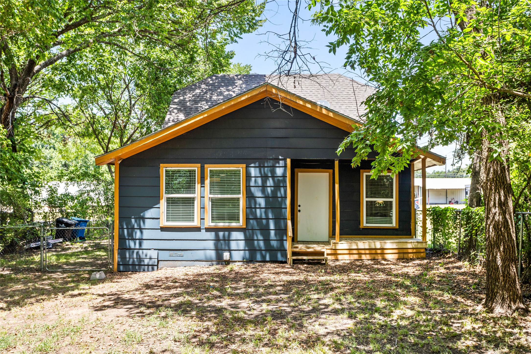 614 Rice Street Denison TX 75020