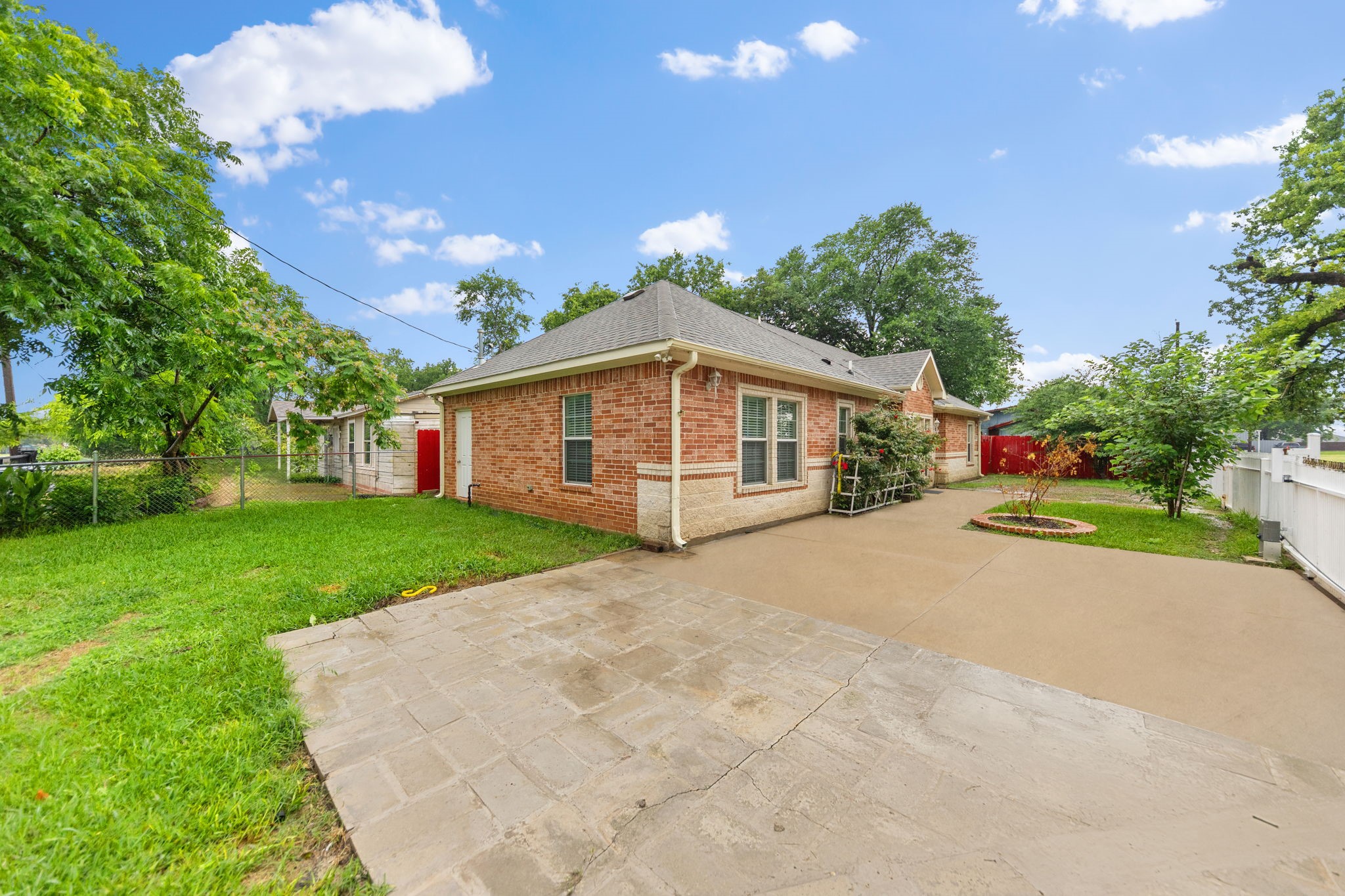2410 Carleta Street Dallas TX 75253