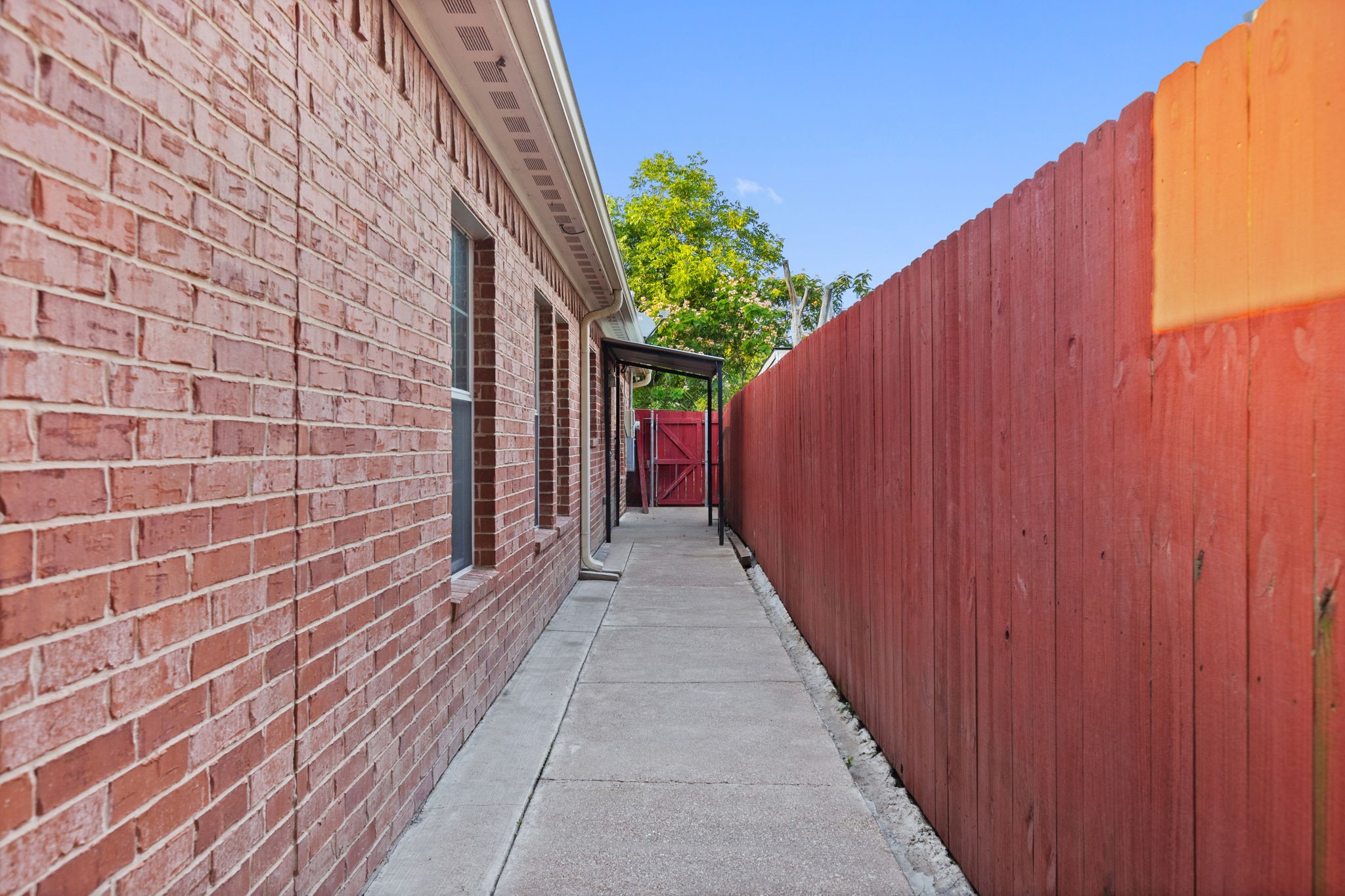 2410 Carleta Street Dallas TX 75253