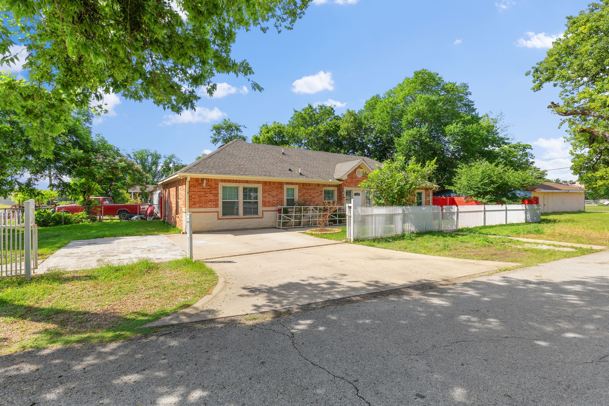 2410 Carleta Street Dallas TX 75253