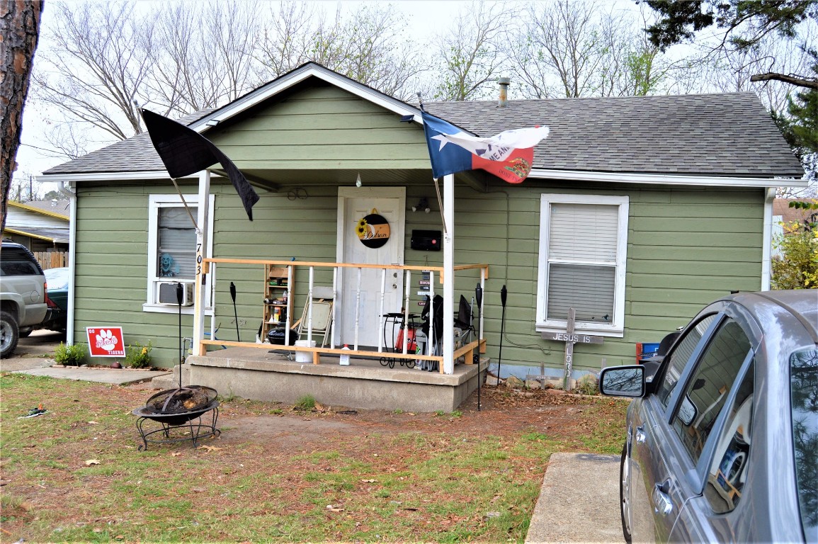 703 Crockett Street Terrell TX 75160