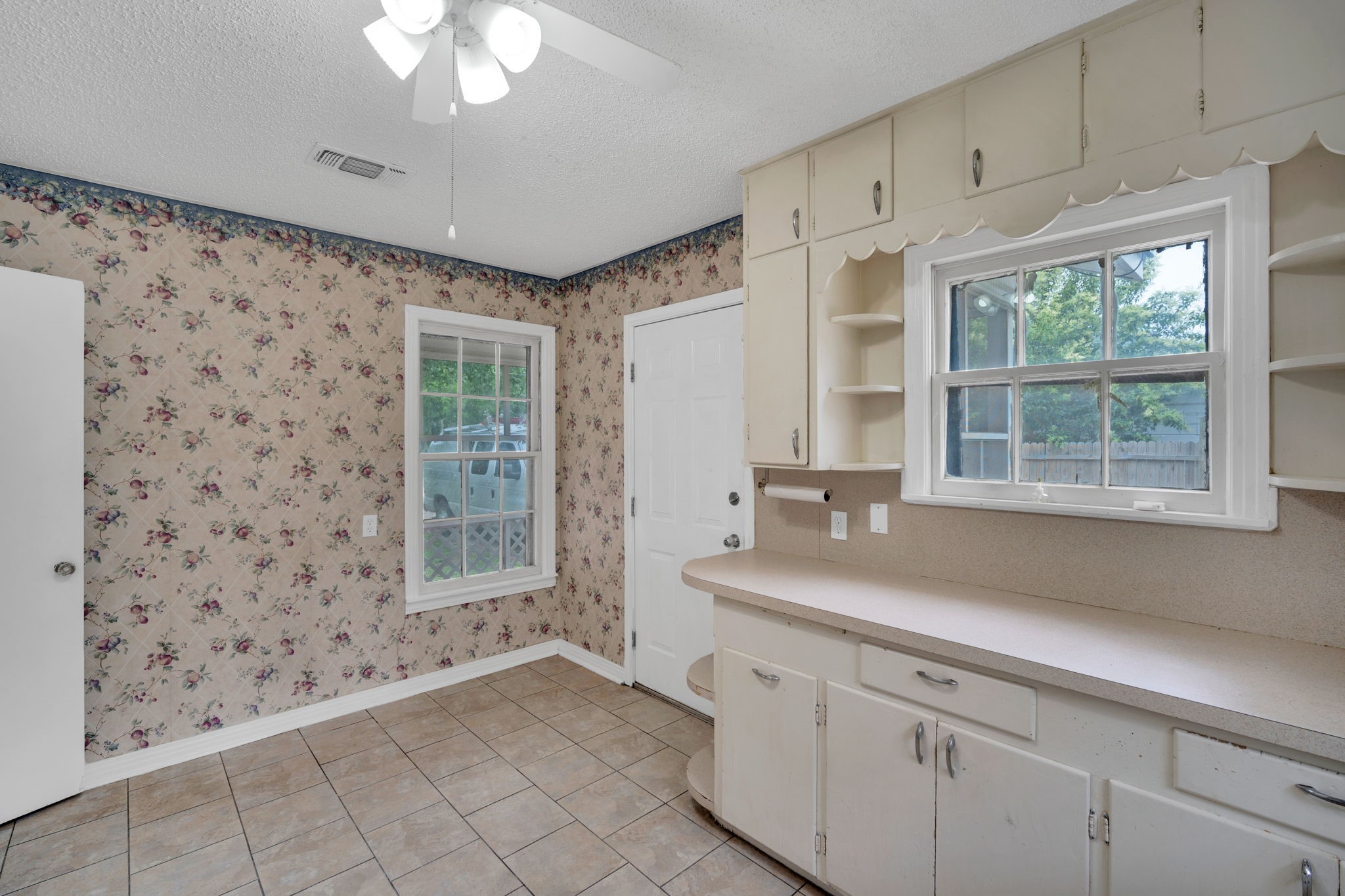 506 E Waco Street Ennis TX 75119