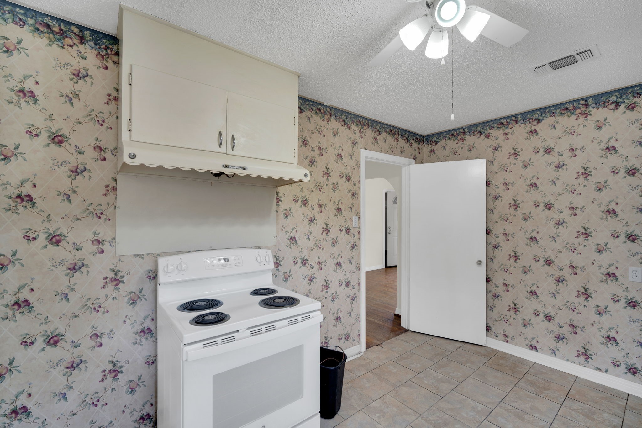 506 E Waco Street Ennis TX 75119