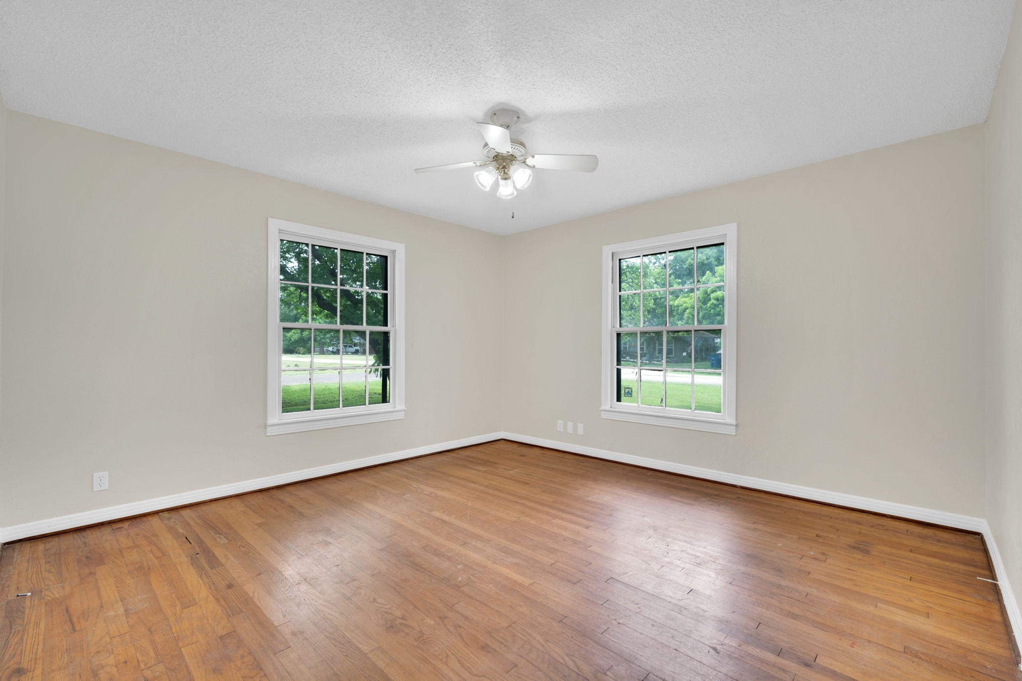 506 E Waco Street Ennis TX 75119