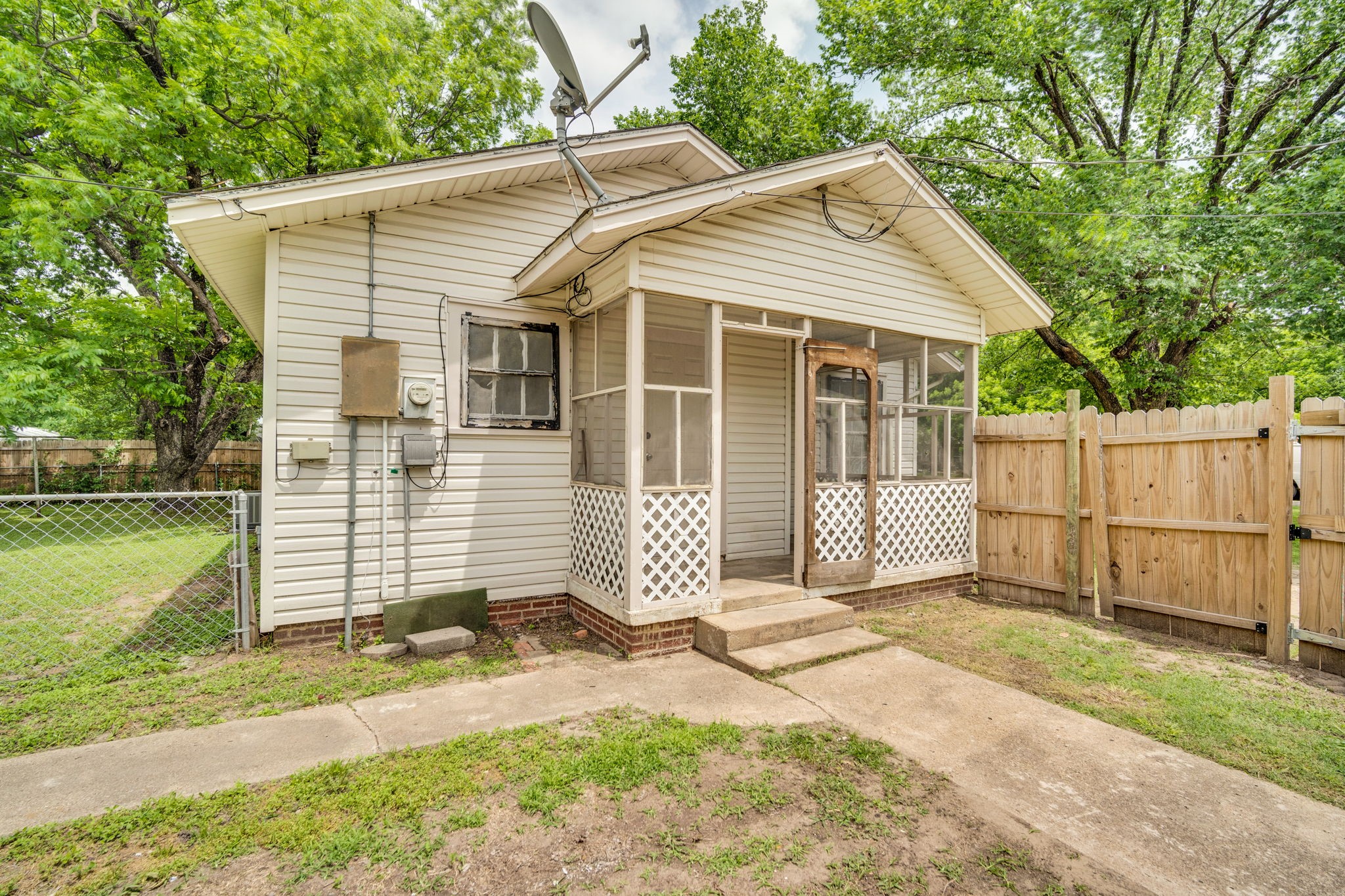 506 E Waco Street Ennis TX 75119
