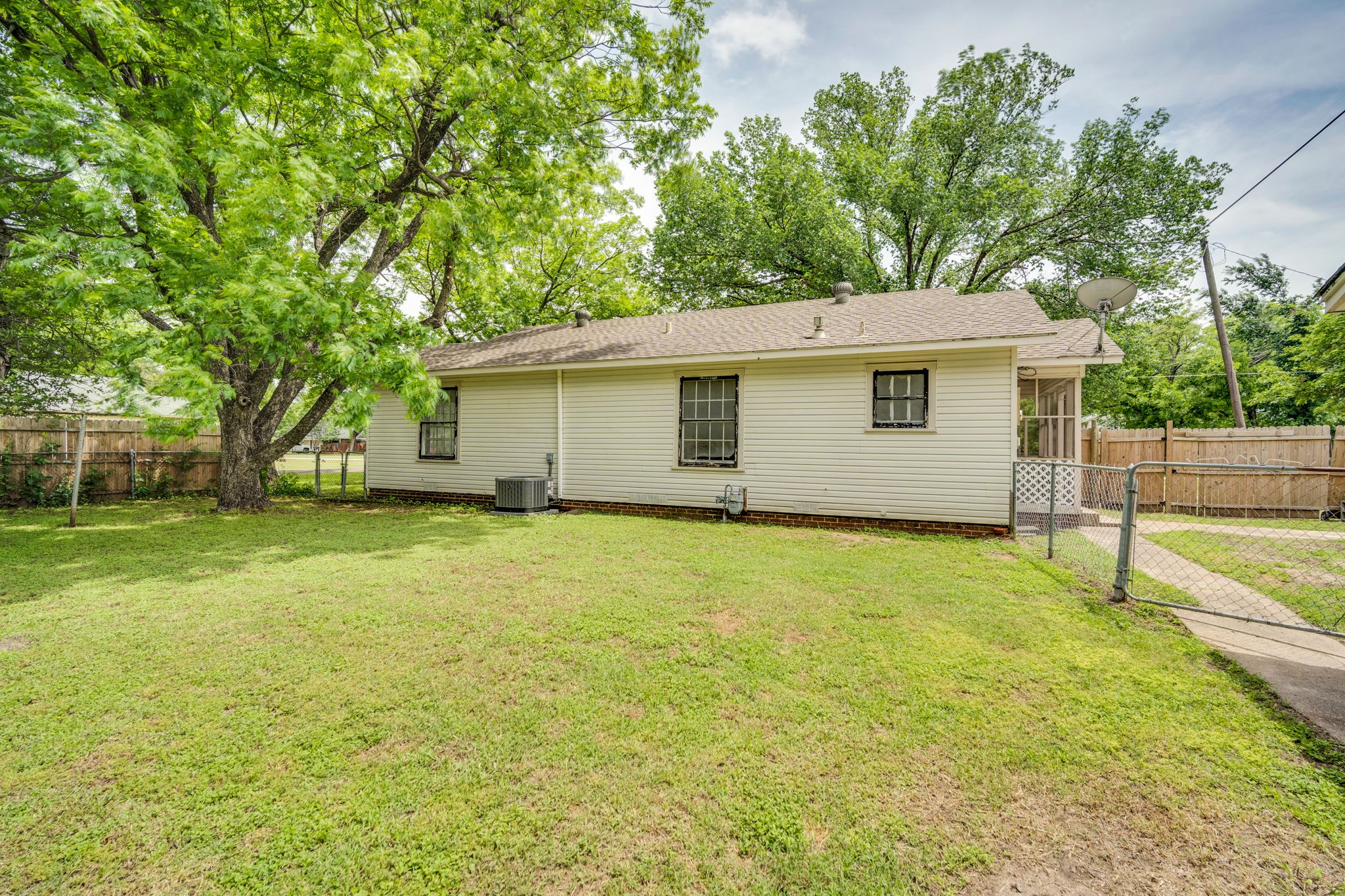 506 E Waco Street Ennis TX 75119