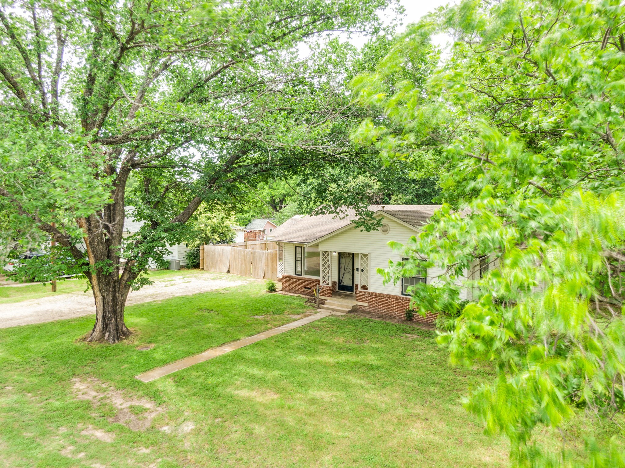 506 E Waco Street Ennis TX 75119