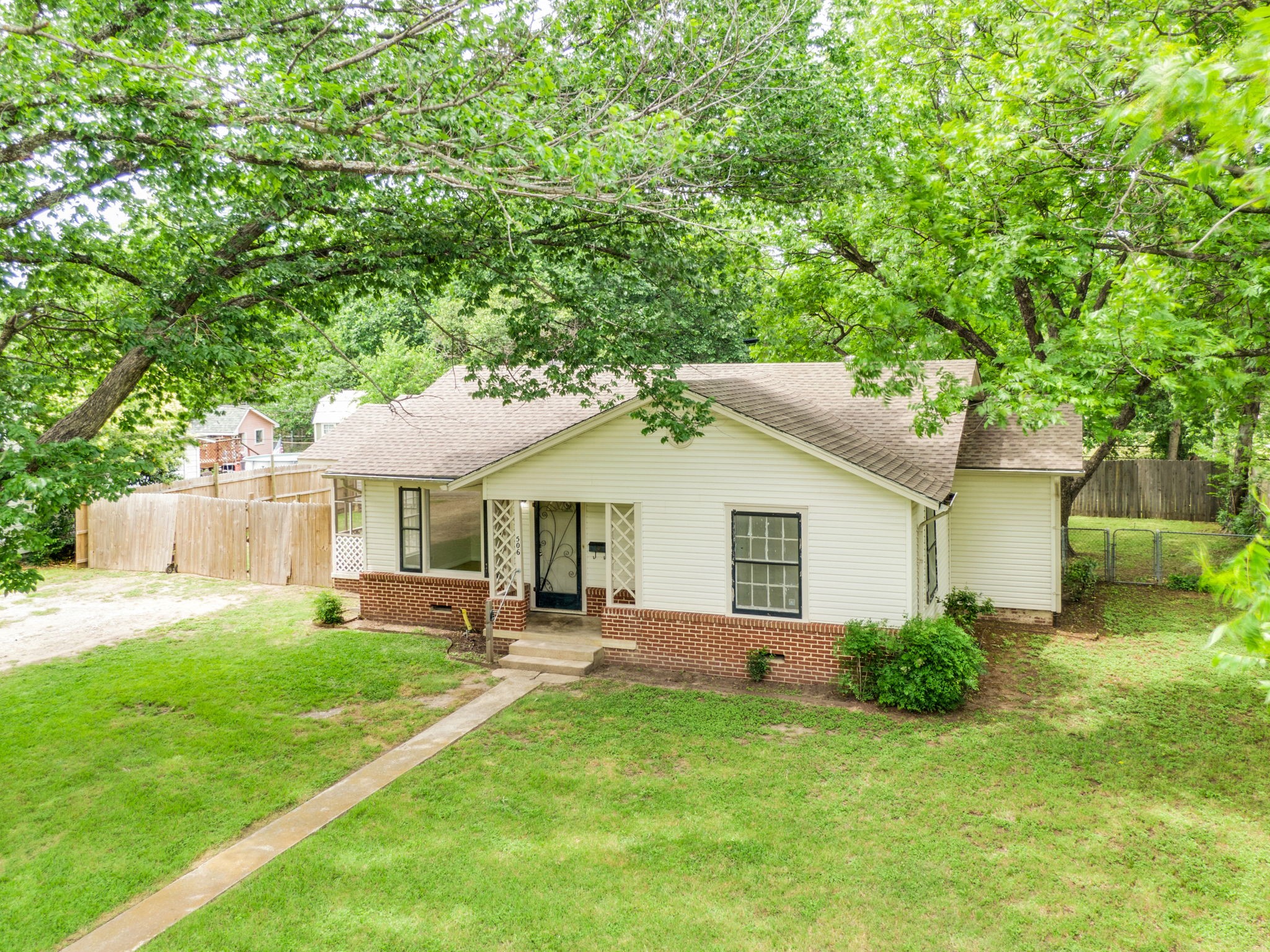 506 E Waco Street Ennis TX 75119