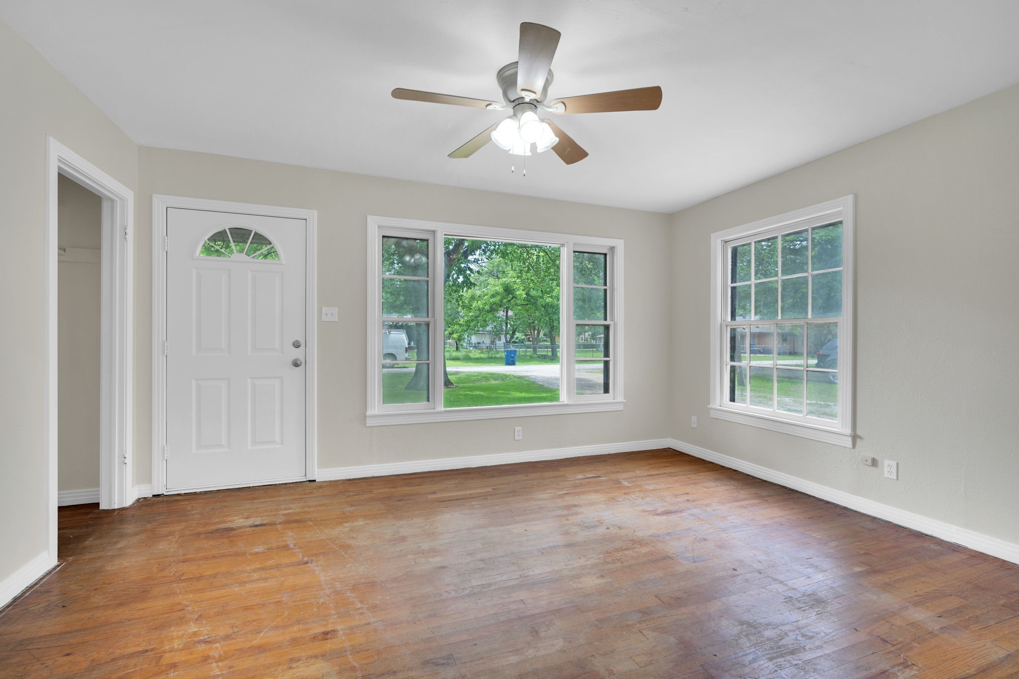506 E Waco Street Ennis TX 75119