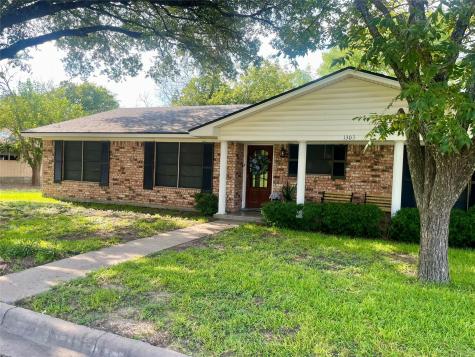 1303 Julie Street Clifton TX 76634