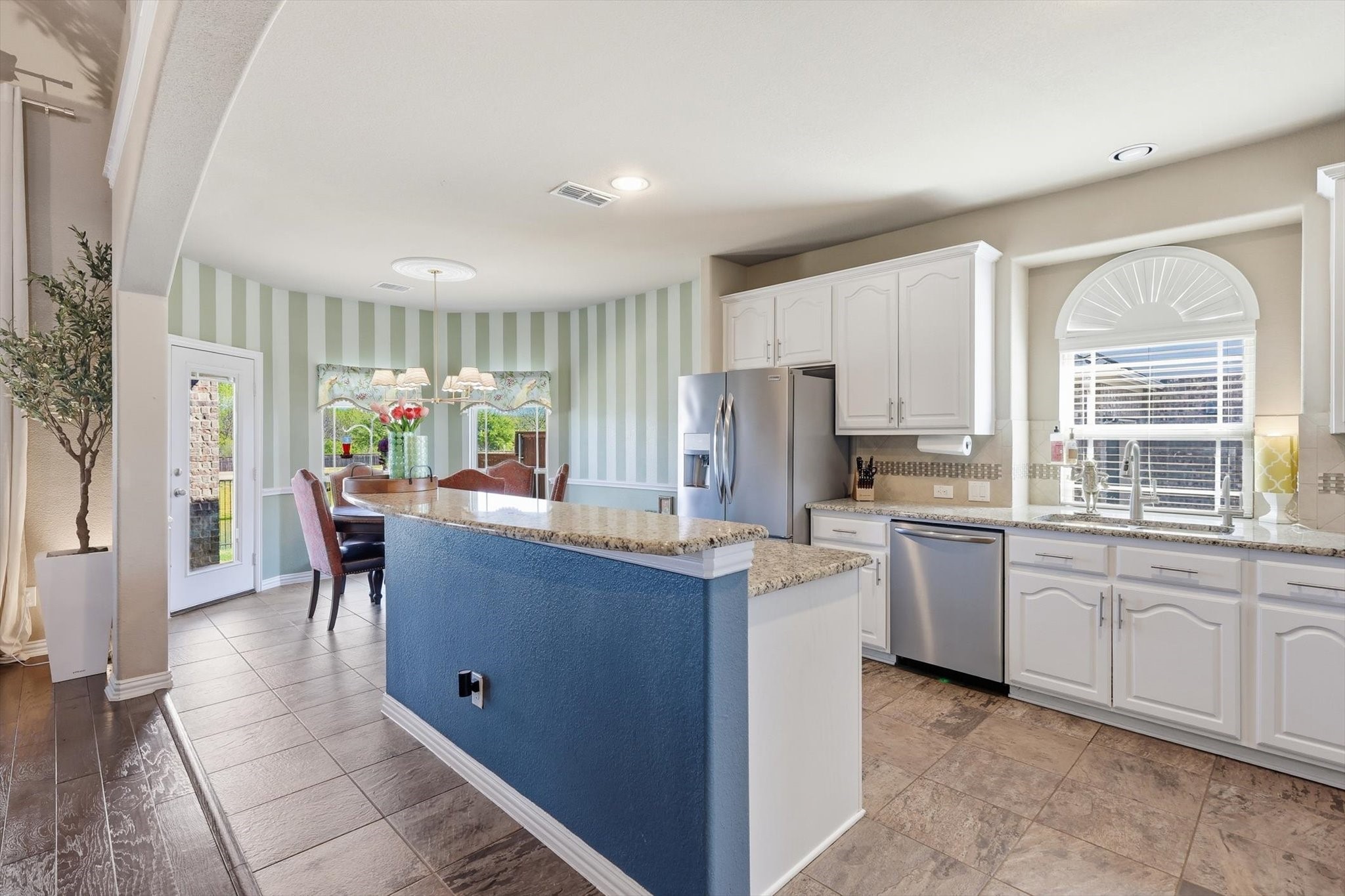 1517 Quintessa Avenue Kennedale TX 76060