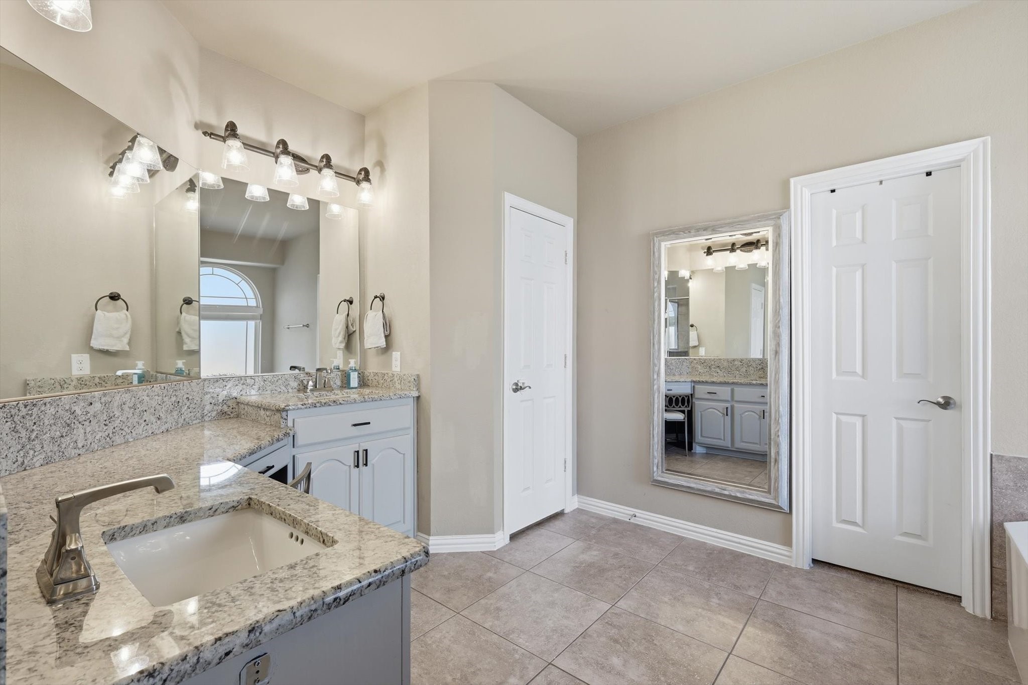 1517 Quintessa Avenue Kennedale TX 76060