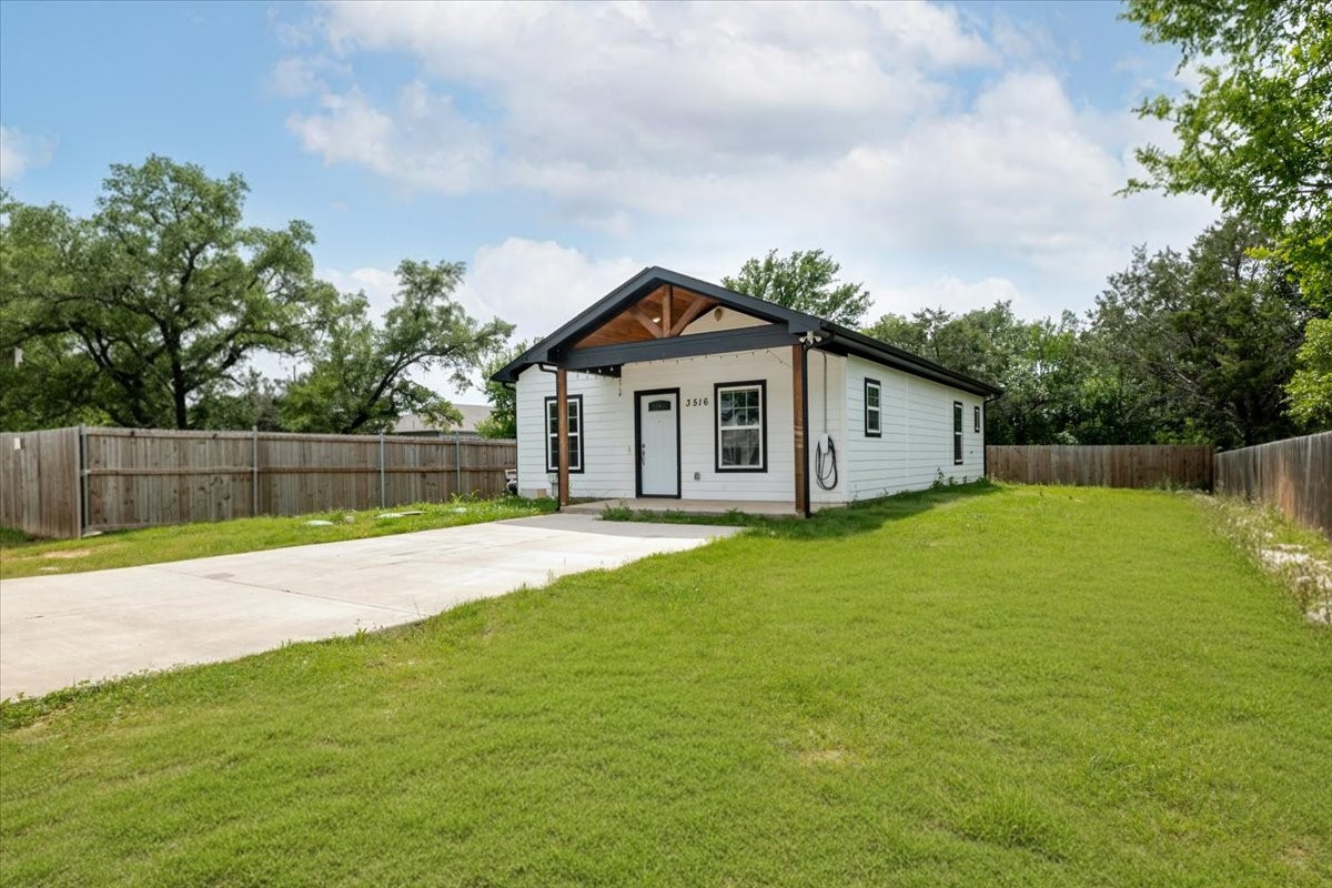 3516 Tomahawk Drive Granbury TX 76048