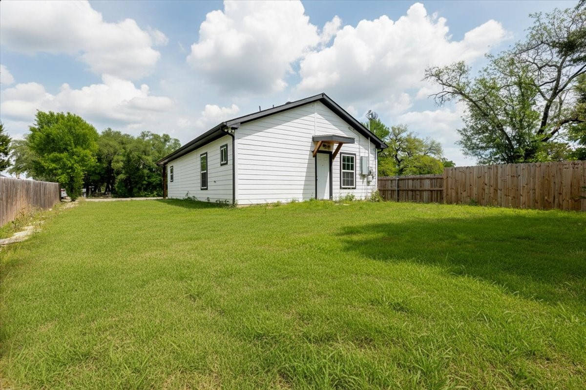 3516 Tomahawk Drive Granbury TX 76048