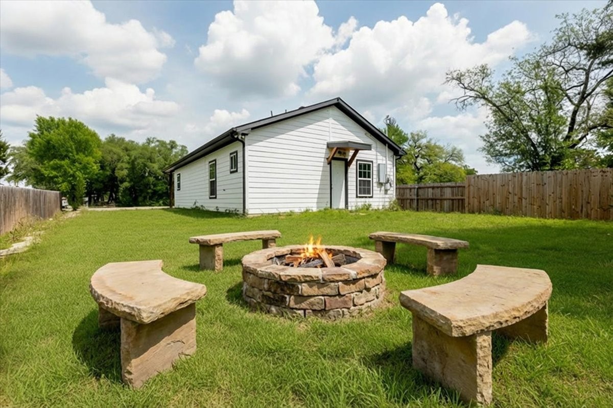 3516 Tomahawk Drive Granbury TX 76048