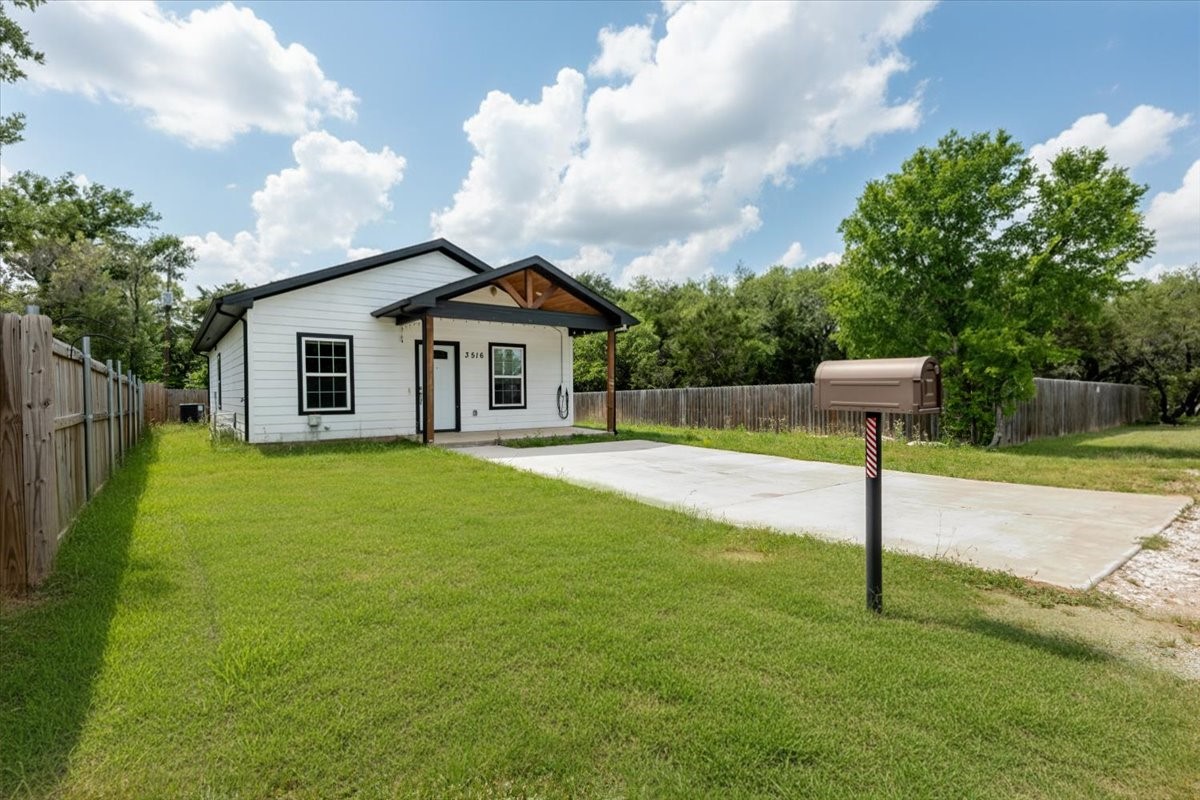 3516 Tomahawk Drive Granbury TX 76048