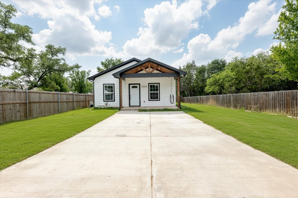 3516 Tomahawk Drive Granbury TX 76048